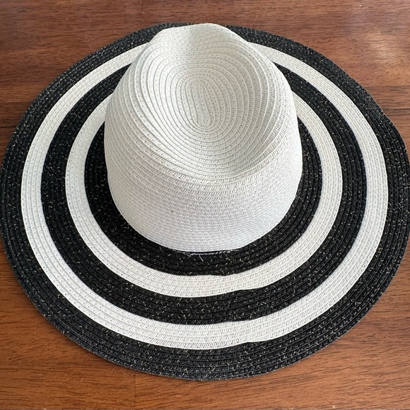 Magid Summer Floppy Hat Black & White Swirls 100% Straw - Picture 8 of 10